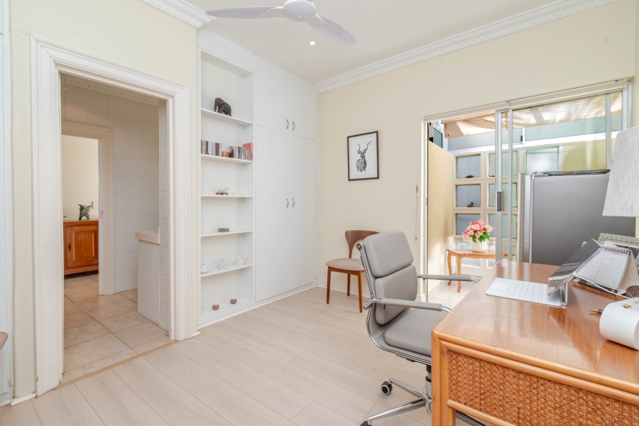 3 Bedroom Property for Sale in Sea Point Western Cape